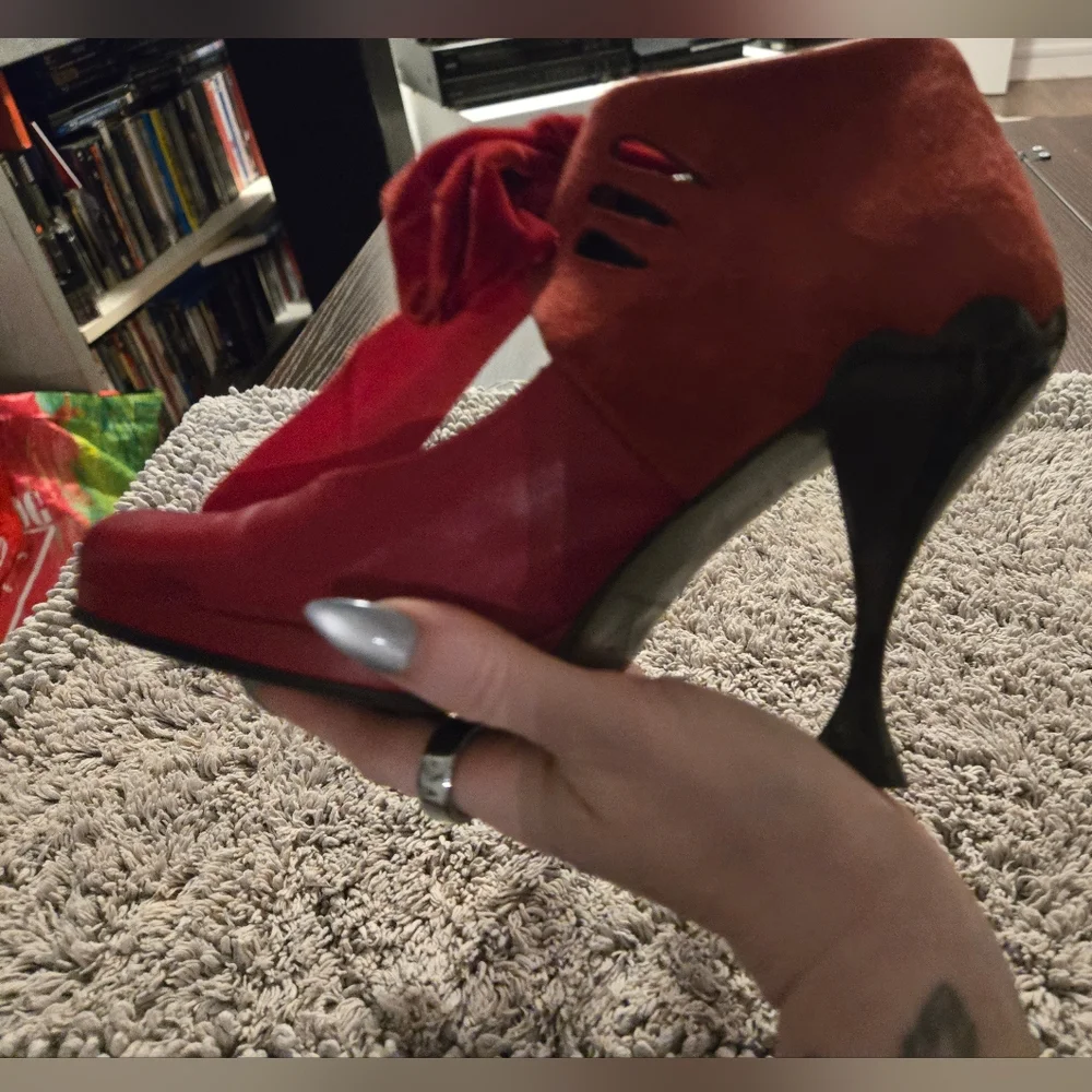 John Fluevog Red Velvet Bow Heels - Picture 11 of 12